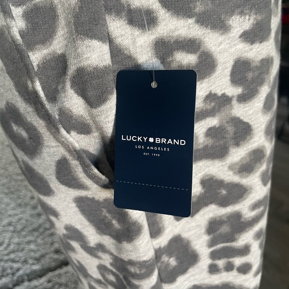 Lucky Brand Shorts - Picture 9 of 10